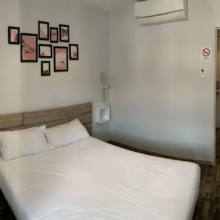 贝尔纳酒店 2* 尼斯