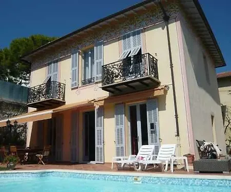 Les Pervenches Couette-café