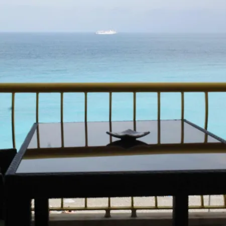 Beachfront Promenade Des Apartment Nice