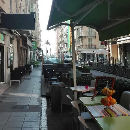 Carre D'or Meyerbeer Close To Beach Appartamento
