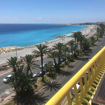 Beachfront Promenade Des Apartment *