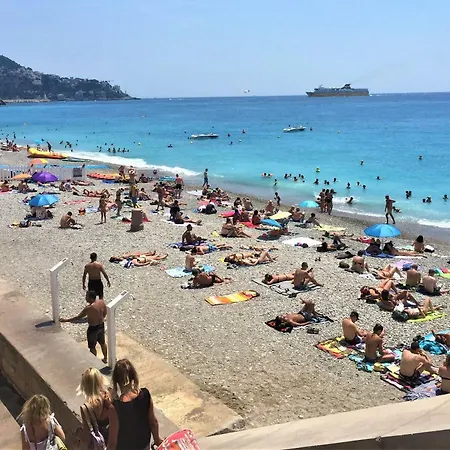 Beachfront Promenade Des Apartment