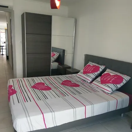 Le California Apartment *