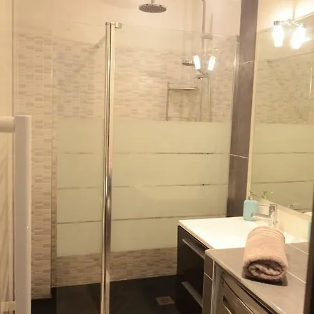 Carre D'or Very Appart Near The Beach 2 A 6 Personnes Apartment *