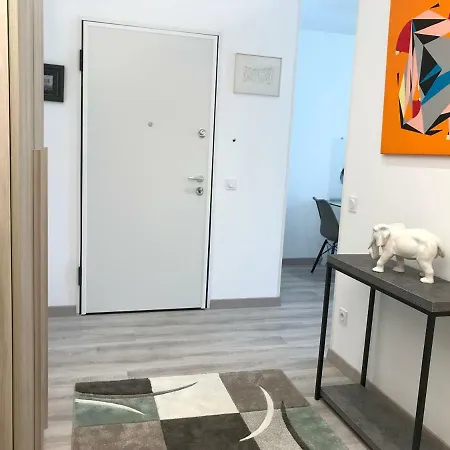 Alyon Apartment *