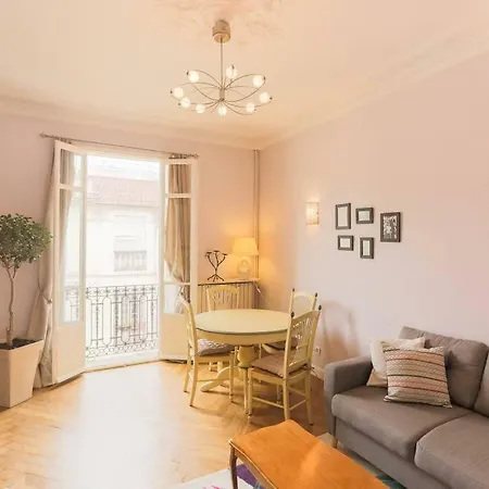 Carre D'or Apartment *