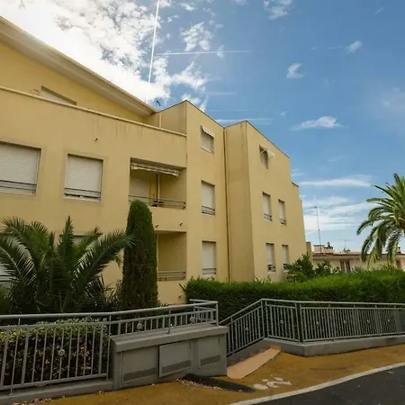Apartment Villa Soraya , Quiet Location With Big Garden Near Beach And Old Town Of Nice