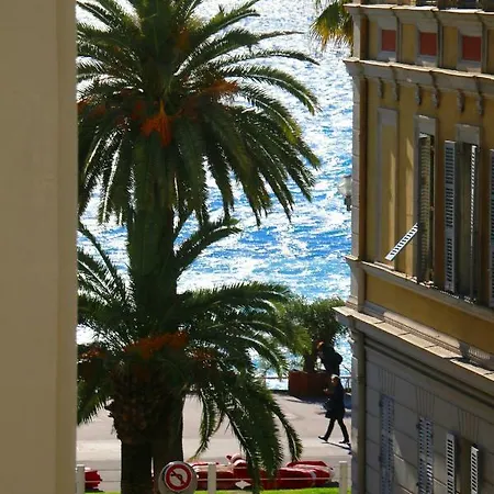 High-end Apartment, Hyper Center, Near The Beaches * Nice