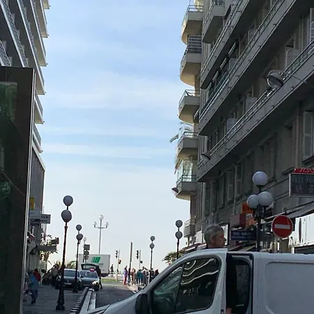 Beau A 50m De La Apartment