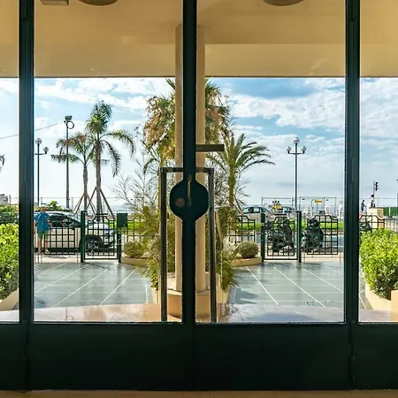 Beachfront Promenade Des Apartment Nice