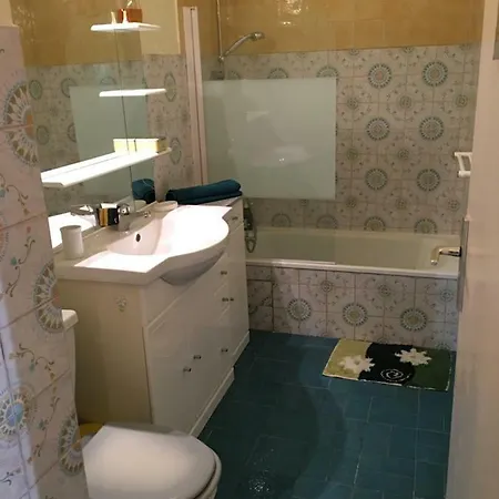 Standing Apartment *