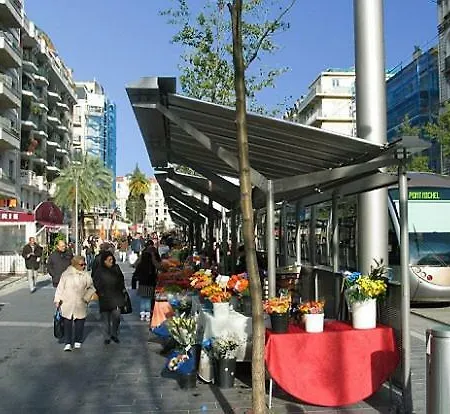 Apartment A Terrasse Ensoleillee & Parking A La Gare Du Sud Nice