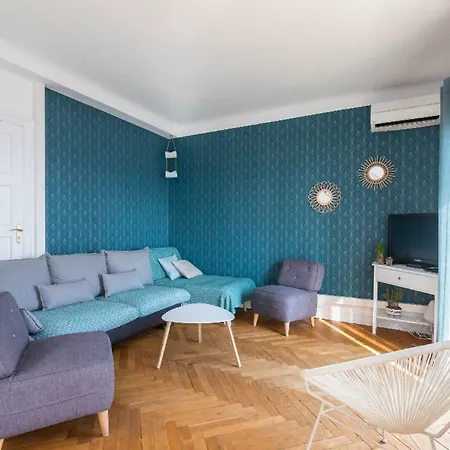 6 Bedrooms Seaview House, Old Town Apartment