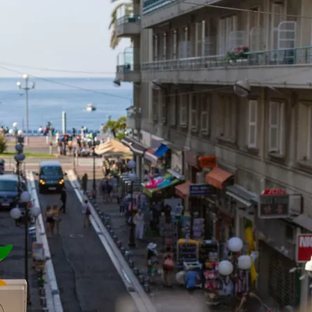 100m From The Sea Apartman