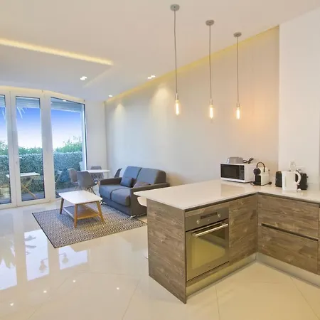 Appartamento Sea View- Easy Booking *