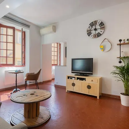 Apartment Papa Riviera - Old Town - 2 Bedrooms Nice