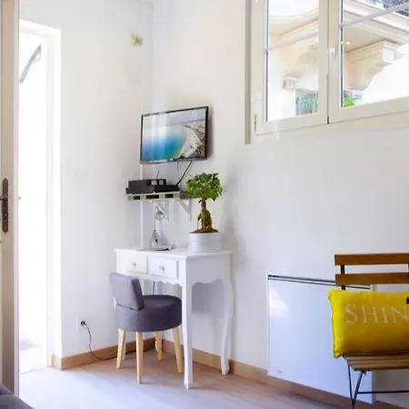 Apartamento Le Refuge Avec Terrasse Et Jardin, En Plein Centre-ville, Gare 5 Minutes A Pieds Niza