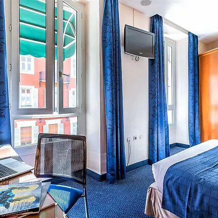 Hotell Univers 4*