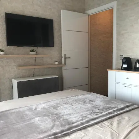 Studio 149 Seaview Apartment