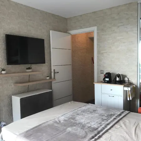 Studio 149 Seaview Apartment *