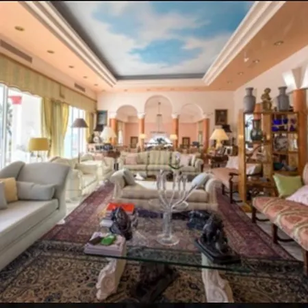 Beverly Villa