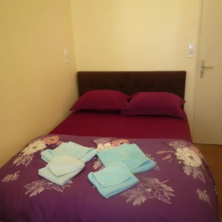 Lyonnais Hostal Niza