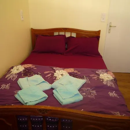 Lyonnais Hostal *