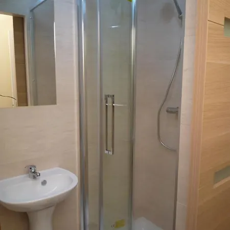 Lyonnais Hostal Niza