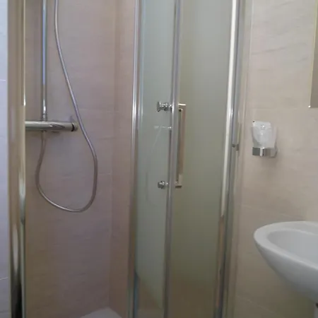 Hostal Lyonnais Niza