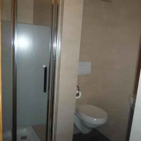 Lyonnais Hostal
