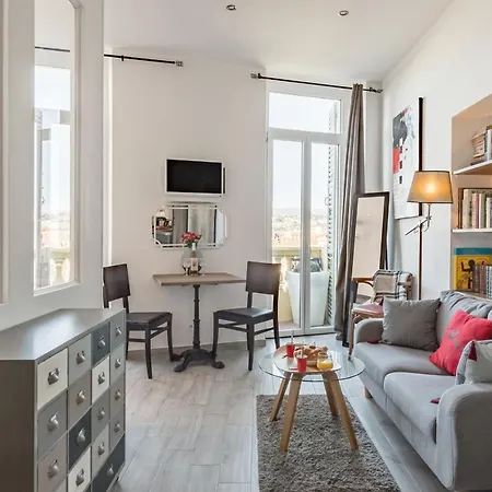 Pj - Dine On The Balcony At A Sleek Writer's Loft And Enjoy The View Apartment *