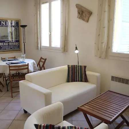 Studio 6 - A Quiet And Spacious Studio Flat In The Old Town Lägenhet *