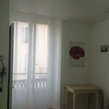 Adonis Apartmanhotel *