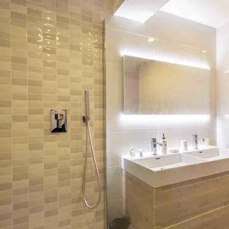 Jj8 - Magnifique 3pieces, Entierement Renove, Clim, Vieux-nice Nizza