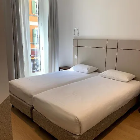 Aparthotel Share *
