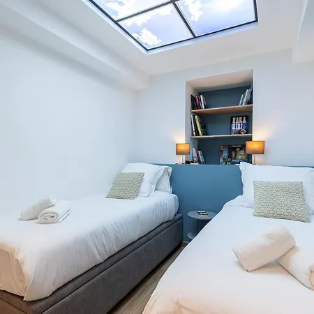 Luxury 3 Bdr Garden & Parking - Angels' Garden Apartment