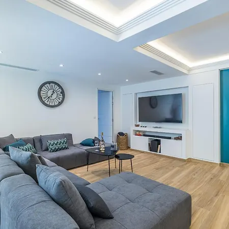 Luxury 3 Bdr Garden & Parking - Angels' Garden * Nice