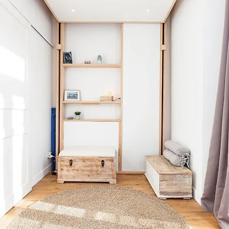 1 Bdr Downtown Near Place Massena Ницца