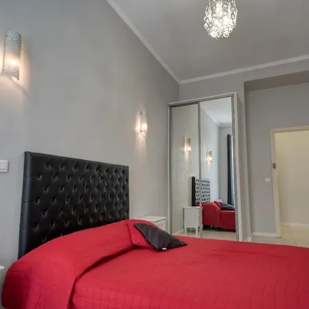 Lusso 5 Beds * Nice