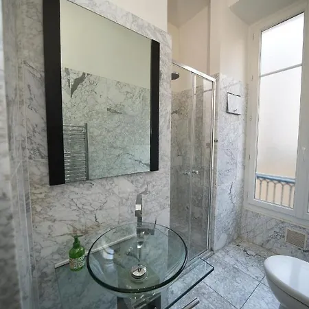 Lusso 5 Beds Nice