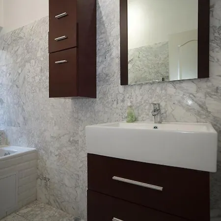Lusso 5 Beds Apartment *