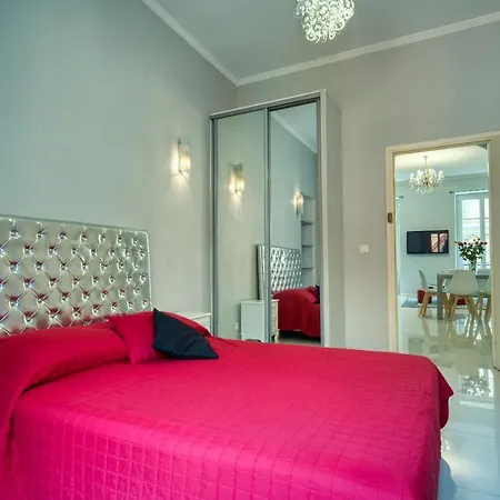 Lusso 5 Beds * Nice