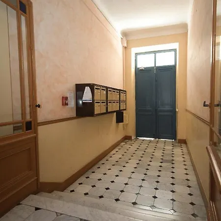 Lusso 5 Beds Apartment