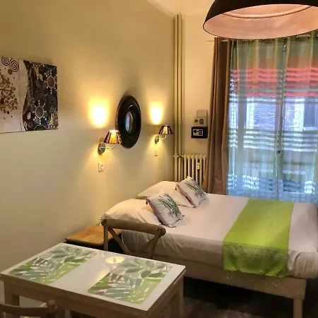 Azur Aparthotel 2*