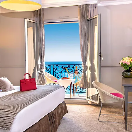 Отель Le Royal Promenade Des 3*