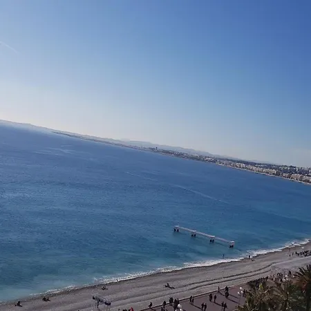 Plein Centre Climatise Et Spacieux Avec Grande Terrasse Sur Le Toit A Апартаменты *