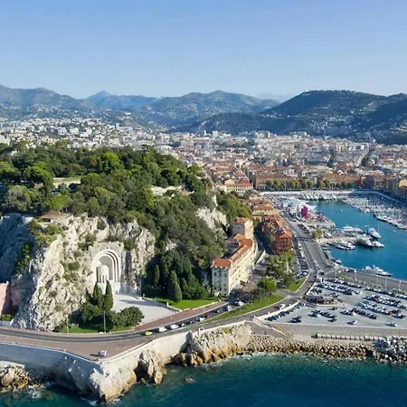 Plein Centre Climatise Et Spacieux Avec Grande Terrasse Sur Le Toit A Апартаменты *