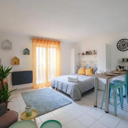 #17 Sixties Du Port Ac 10mins Walk To Old Town & Port Apartment Nizza