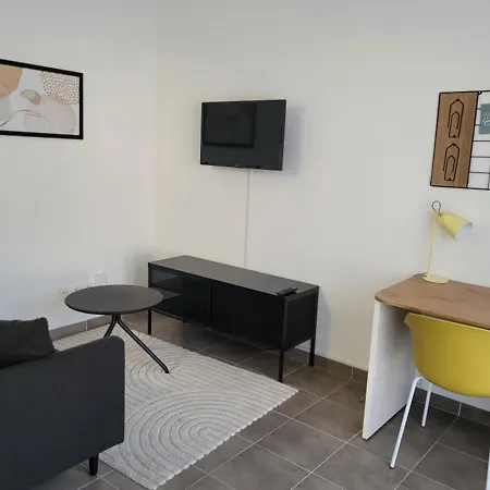 Twenty Business Flats Angely * 尼斯