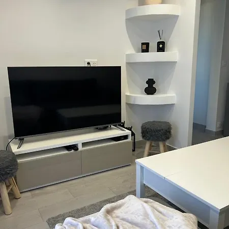 2 Pieces Apartment *